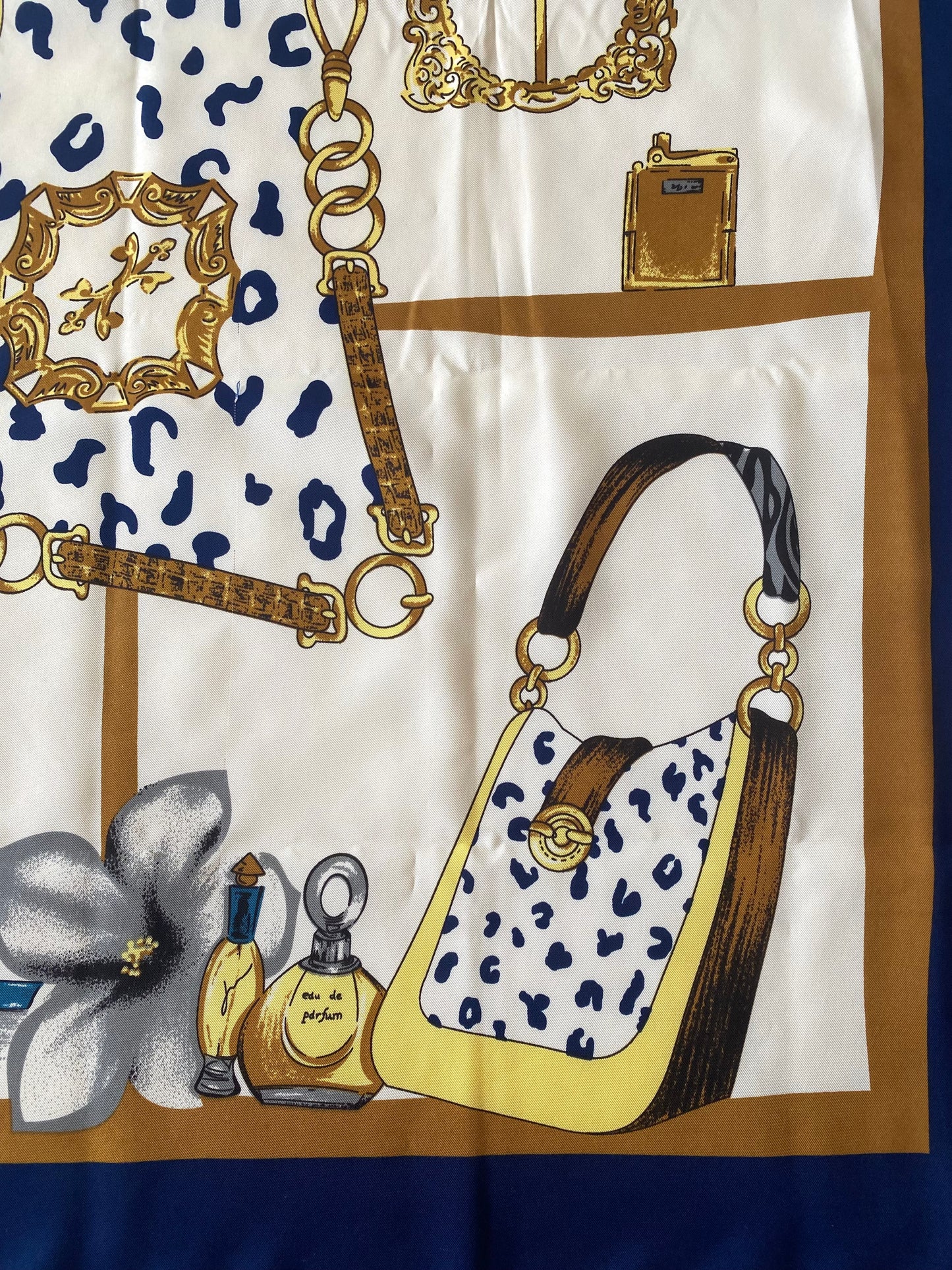 Grand carré satinée Mélange des imprimés des objets de luxe