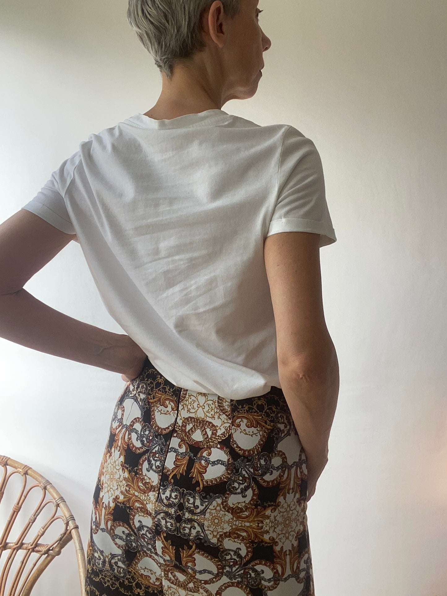 T-shirt en coton organique blanc avec un cœur doré scintillant
