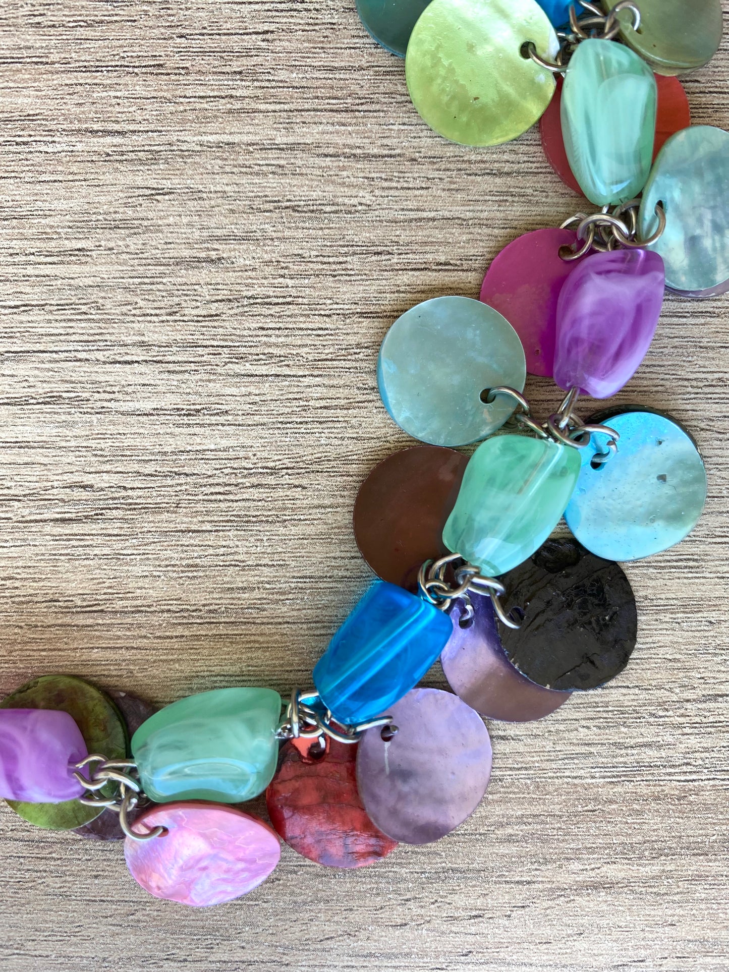 Superbe Collier en nacre naturel et verre