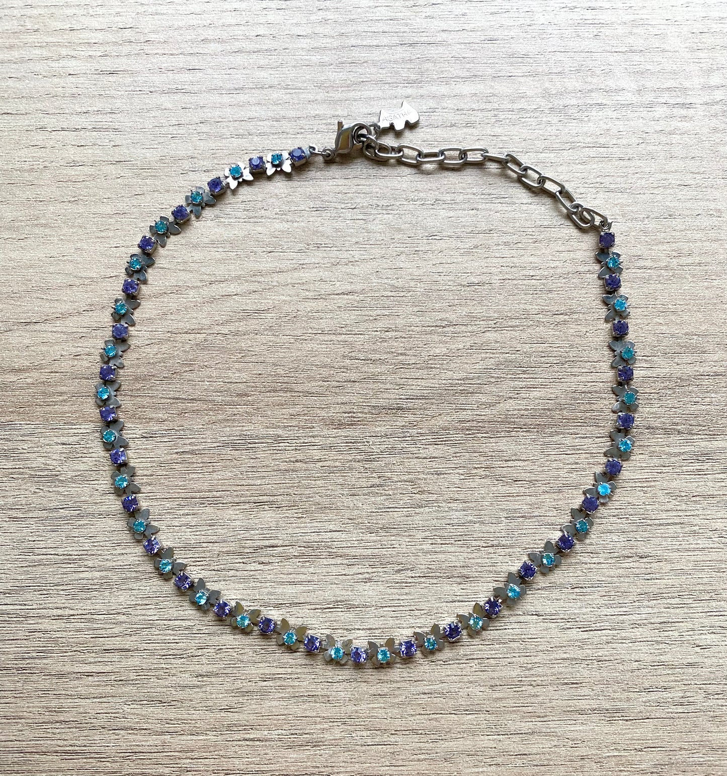Collier Sublime de Papillons Ras de cou Acier et Verre multicolore