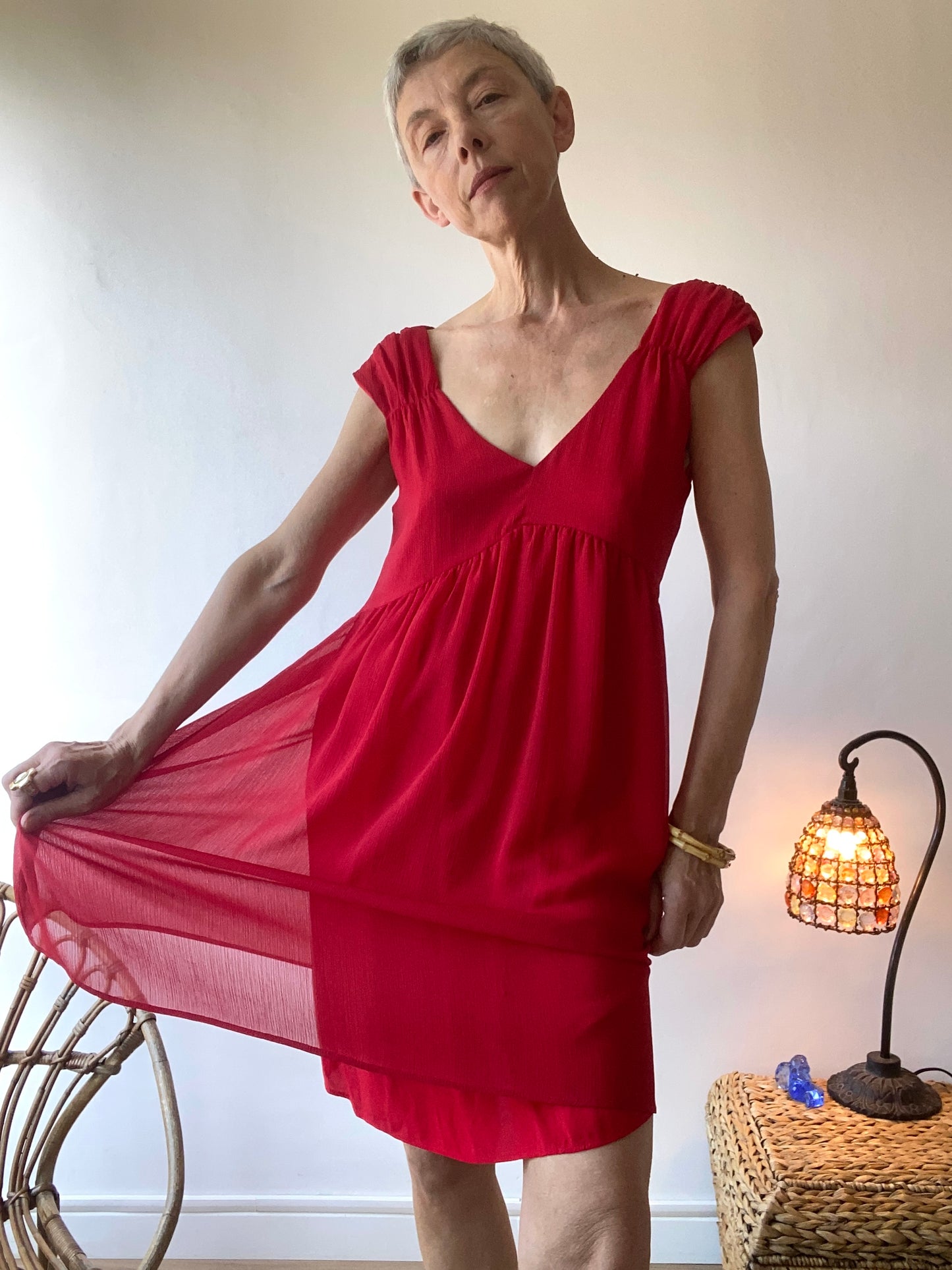 Belle robe rouge mini Dos échancré en crêpe micro-plis