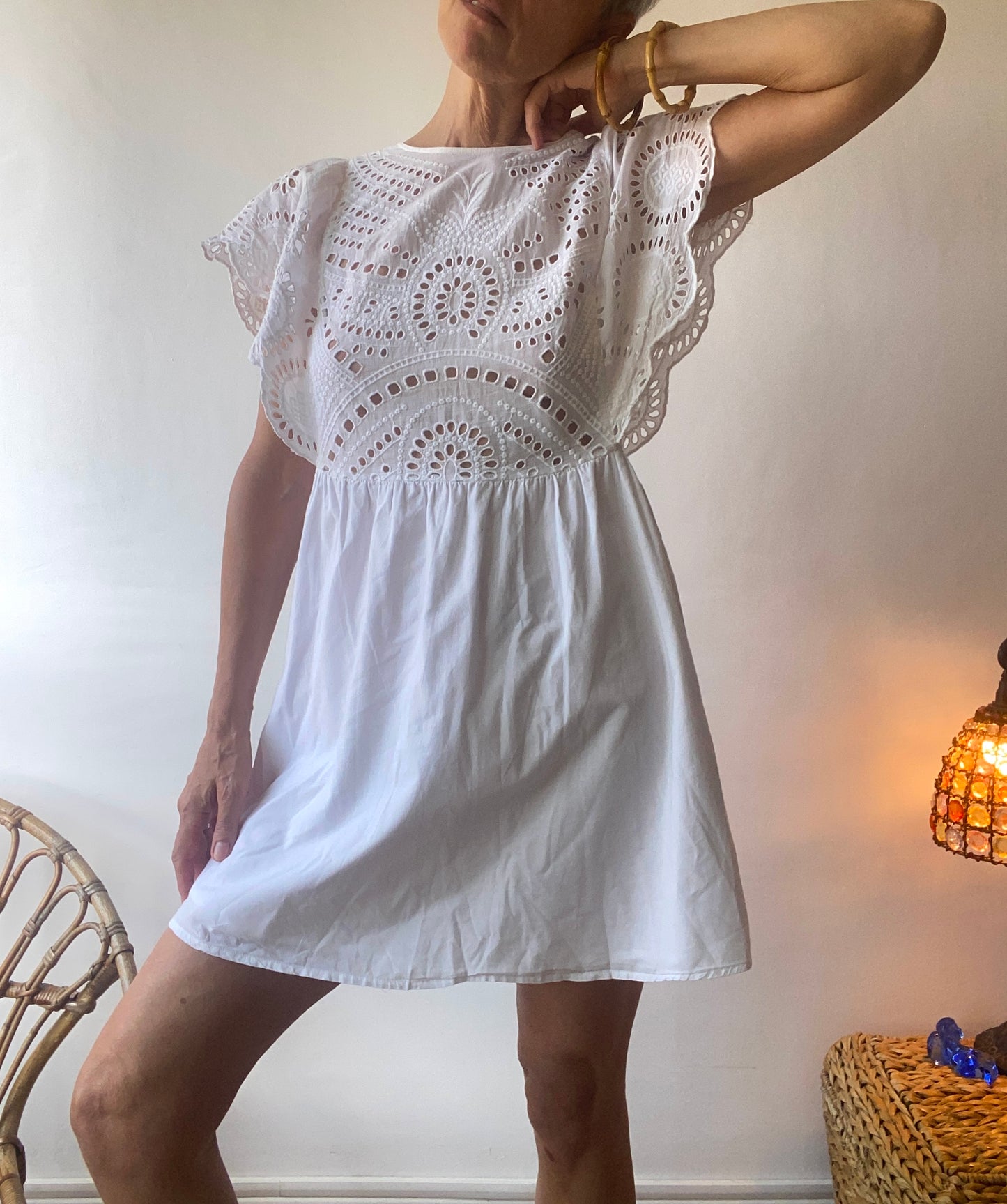 pleine de charme Robe à volants en coton blanc dentelle brodé