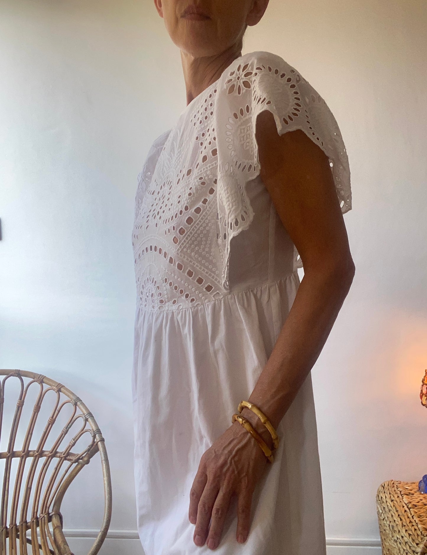 pleine de charme Robe à volants en coton blanc dentelle brodé