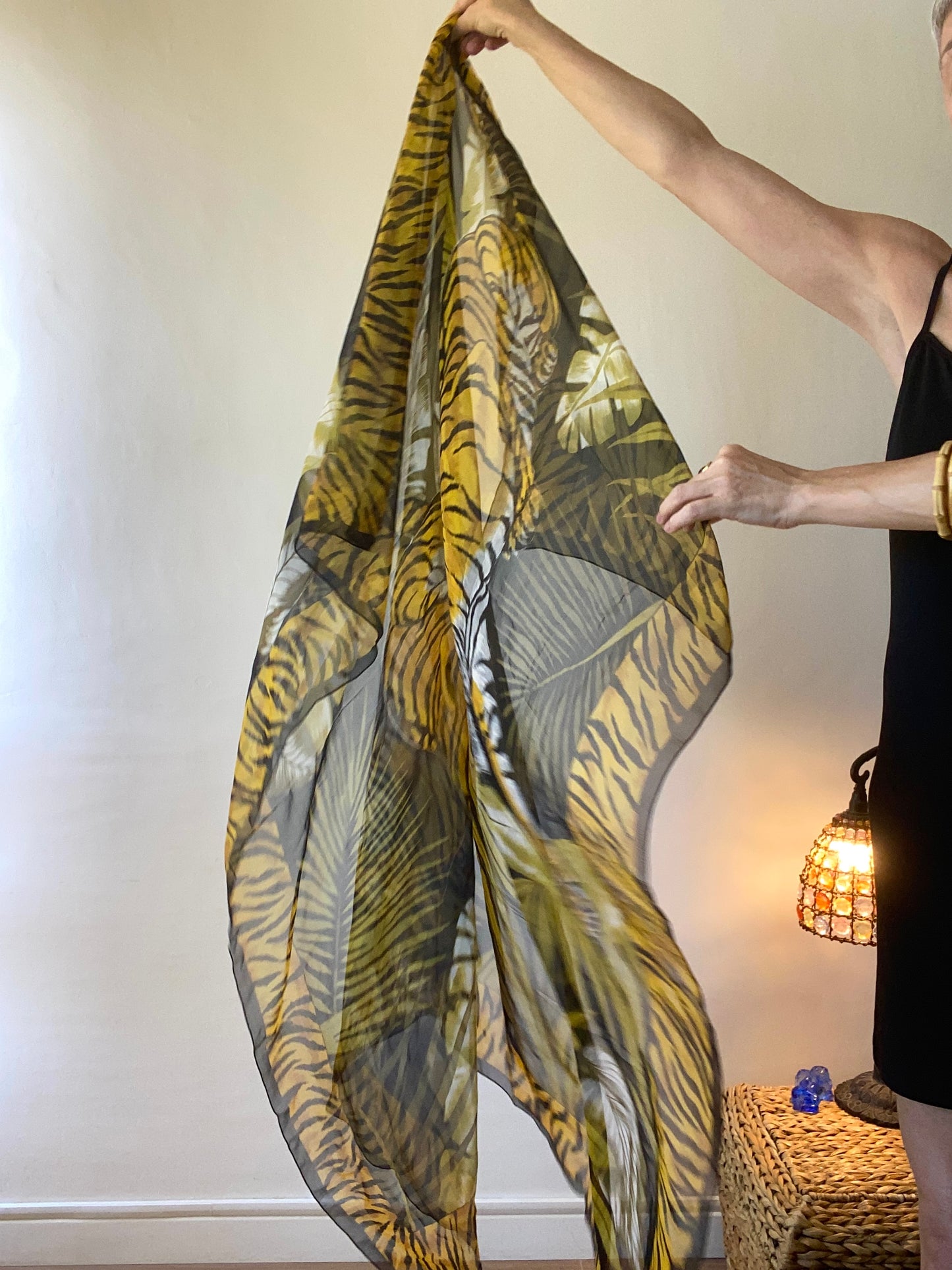 Rare! Pierre Baccara magnifique Foulard en mousseline transparent très Grand Imprimé tigres et plantes