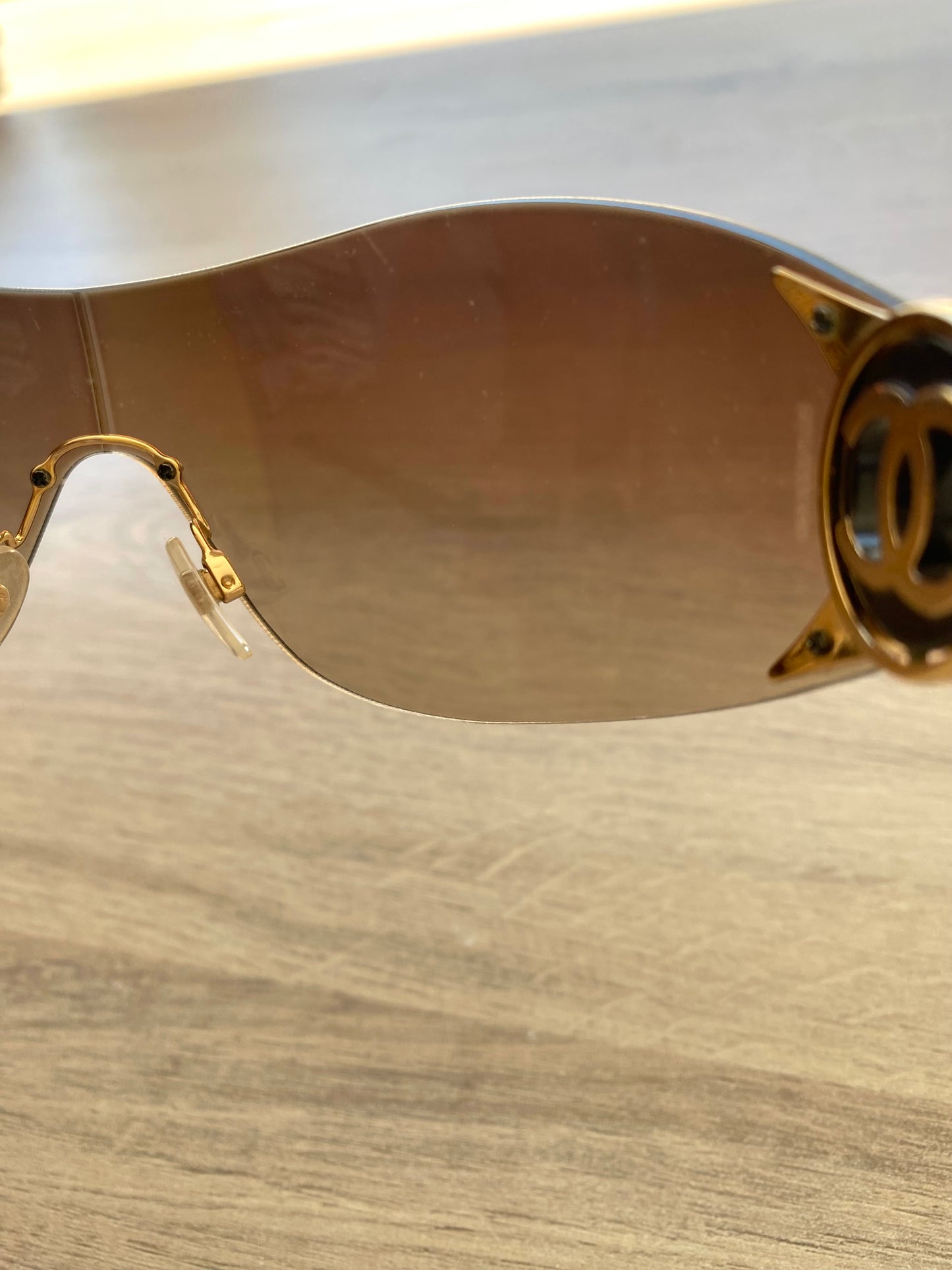 Chanel, lunettes de soleil des années 2000 en très bon état