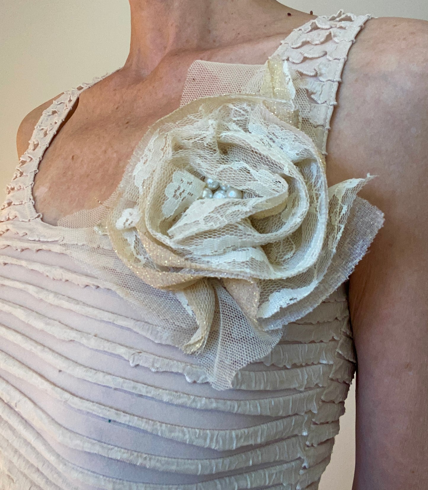 Made in France Superbe Top avec mini-volants Fleur de rose dentelle et perles