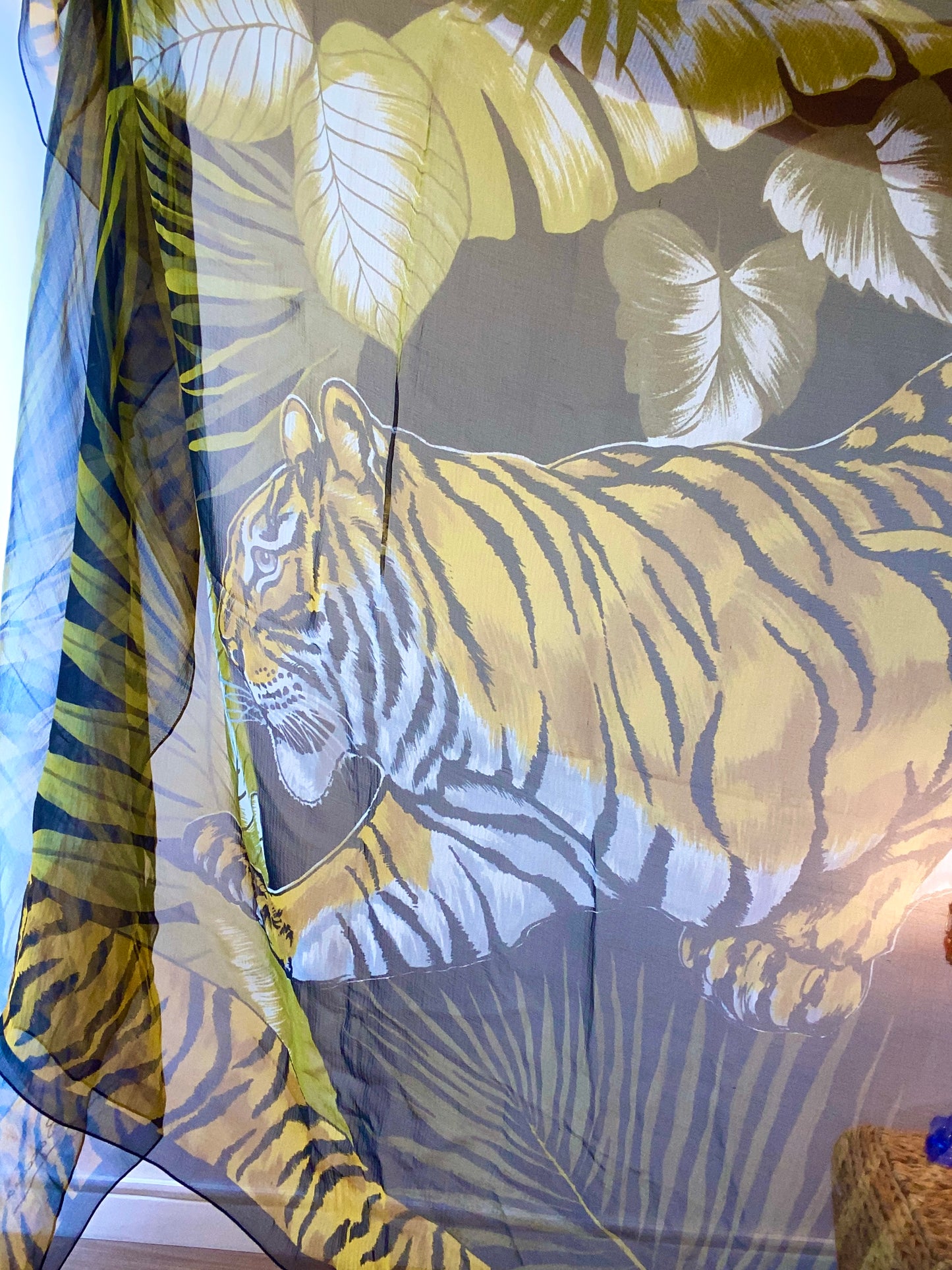 Rare! Pierre Baccara magnifique Foulard en mousseline transparent très Grand Imprimé tigres et plantes