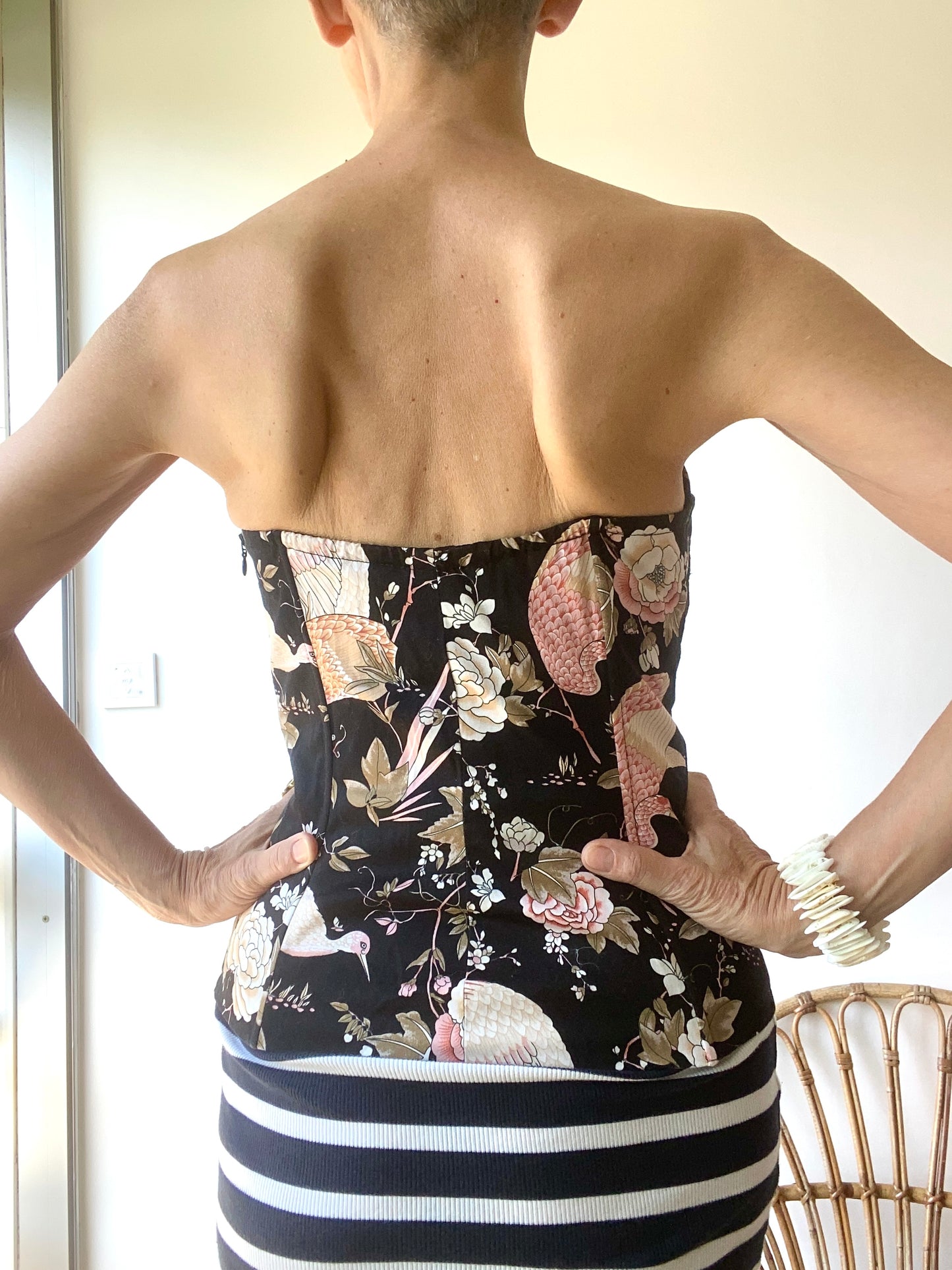 Bustier beau et original imprimé façon japonaise cigognes orientales