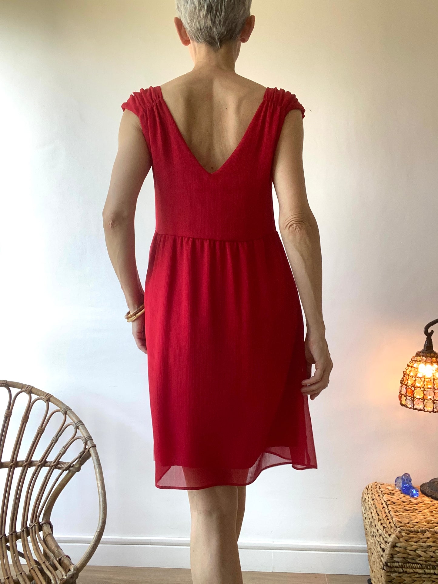 Belle robe rouge mini Dos échancré en crêpe micro-plis