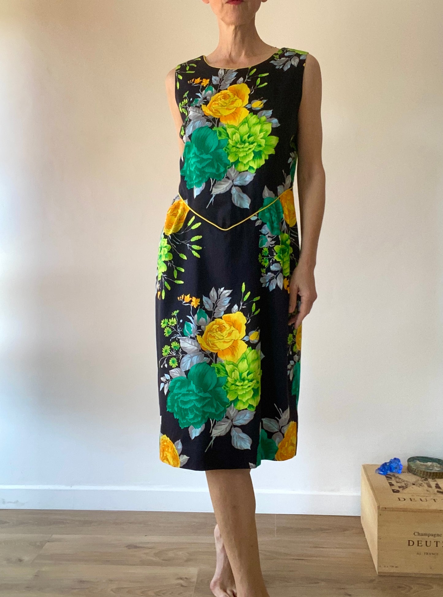 80s Made in France Belle Robe jardin des roses en coton à fleurs géantes Dos ouvert