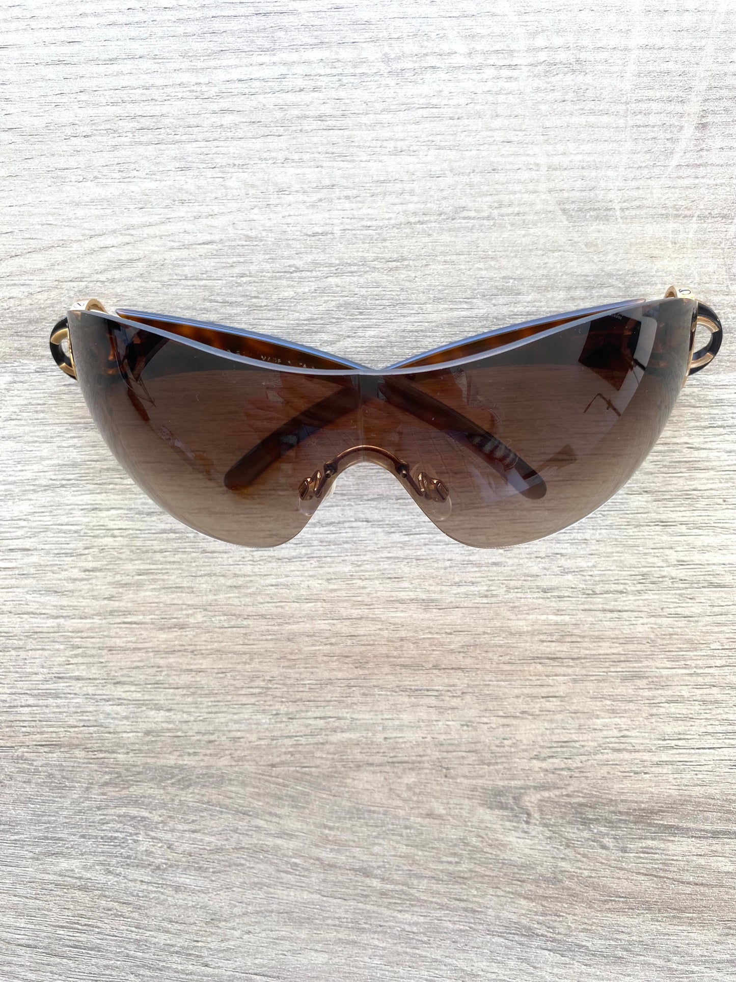 Chanel, lunettes de soleil des années 2000 en très bon état