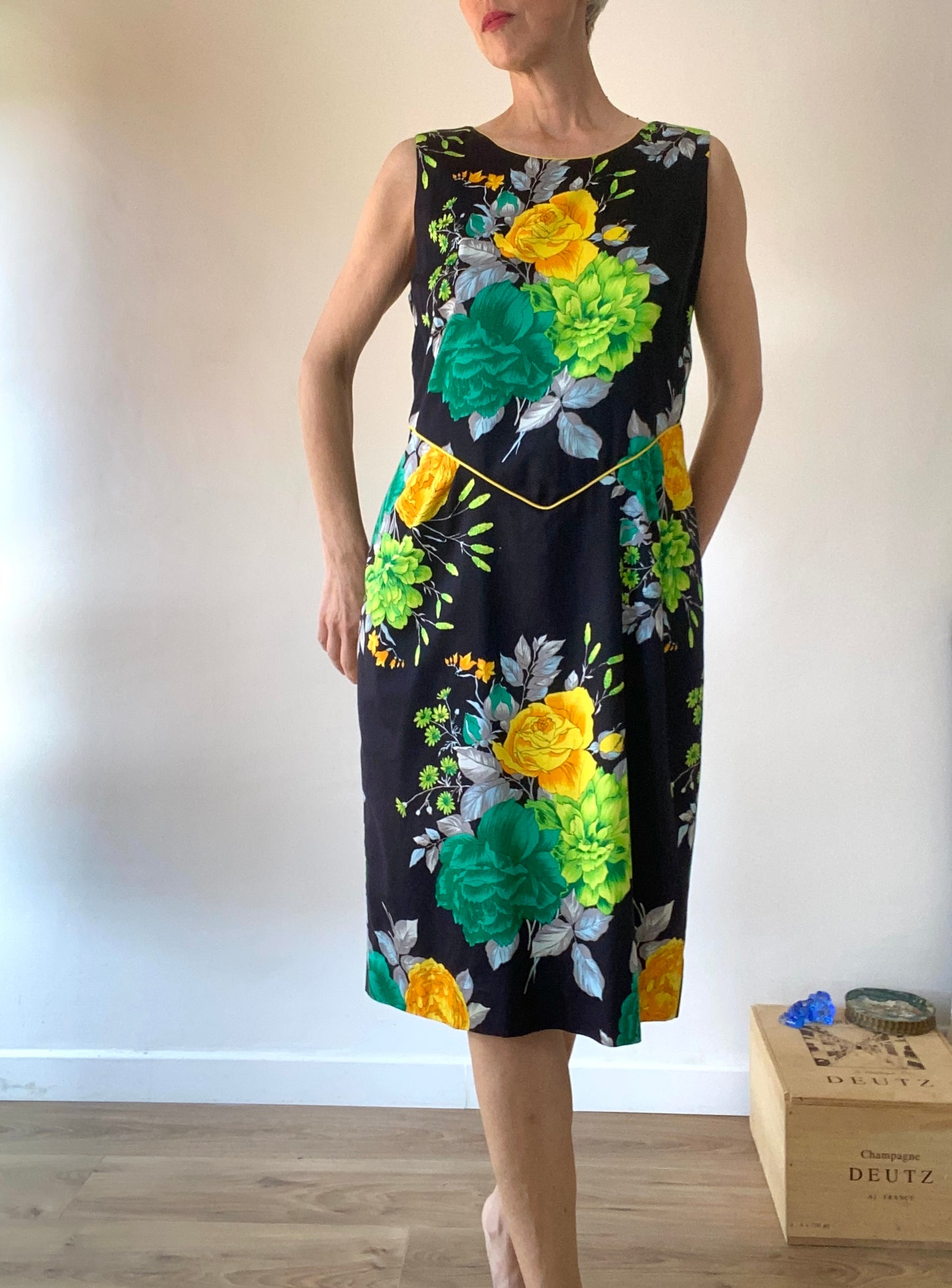 80s Made in France Belle Robe jardin des roses en coton à fleurs géantes Dos ouvert