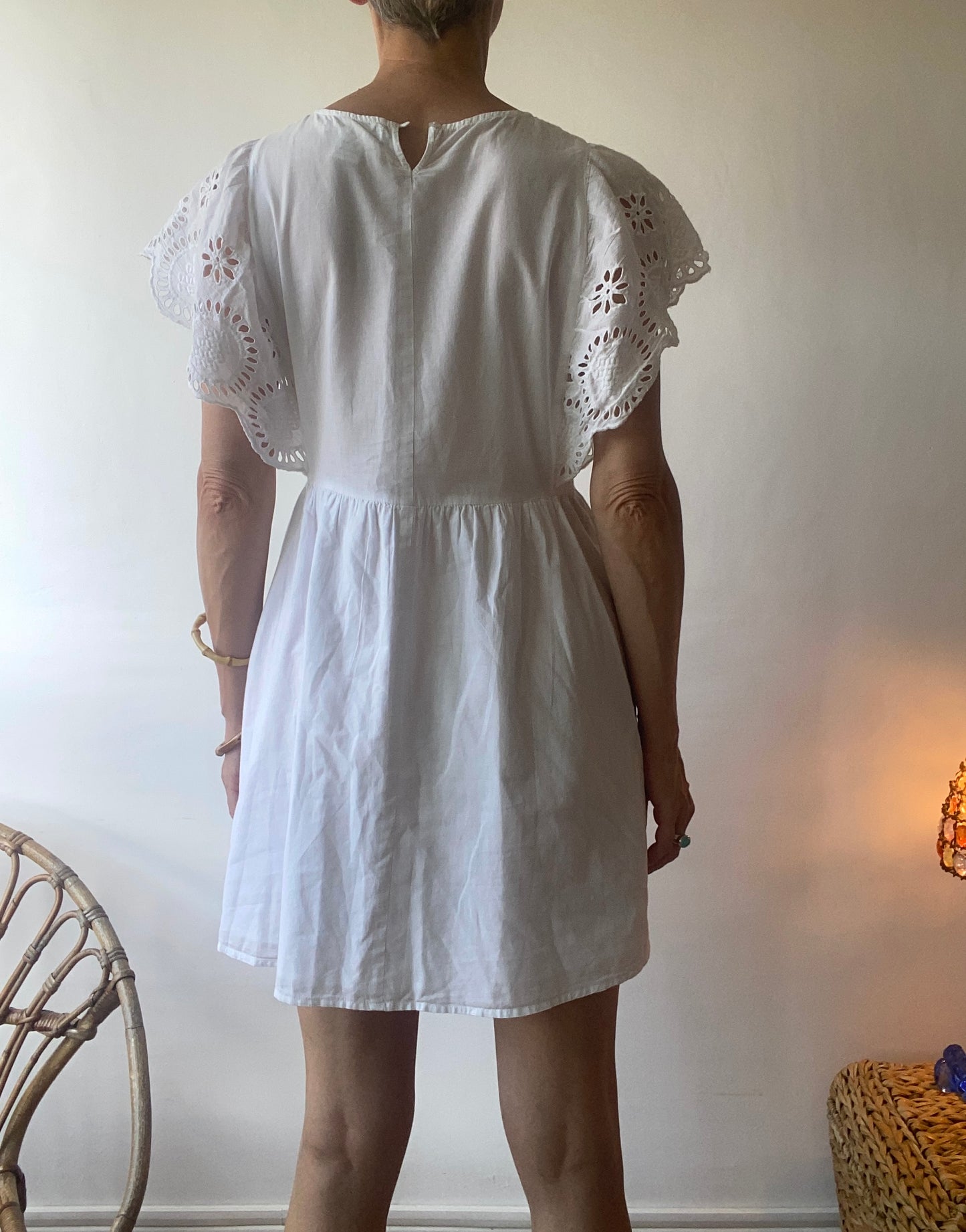 pleine de charme Robe à volants en coton blanc dentelle brodé