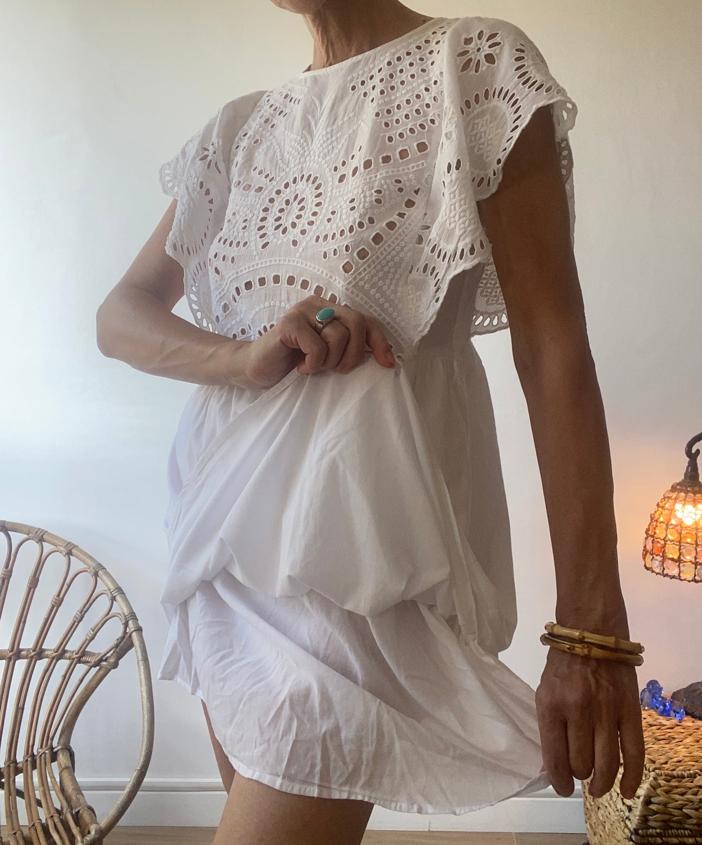 pleine de charme Robe à volants en coton blanc dentelle brodé