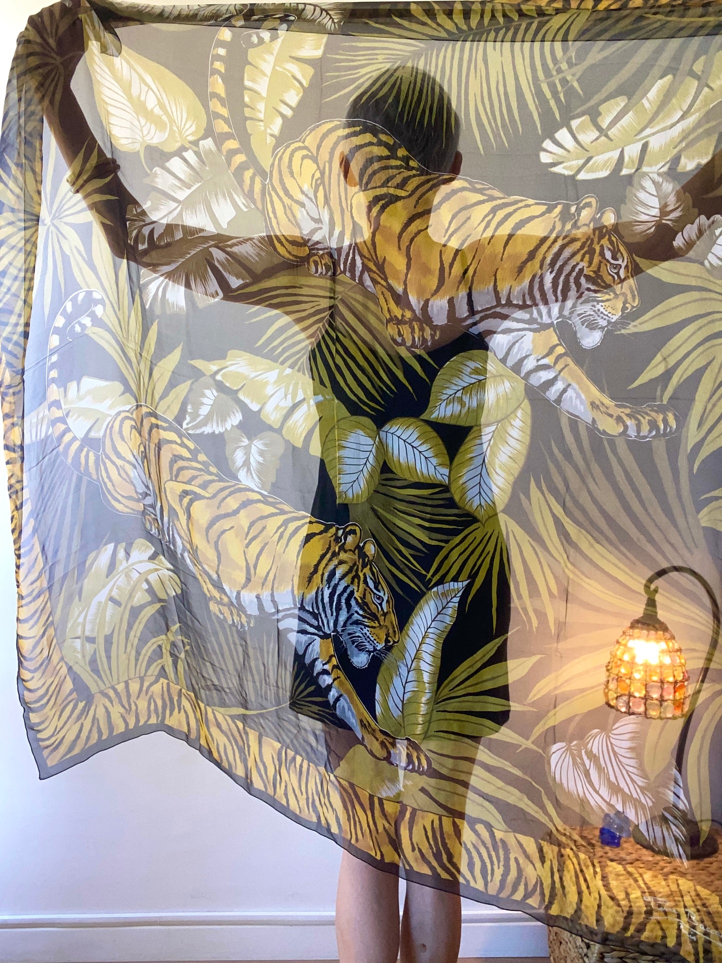Rare! Pierre Baccara magnifique Foulard en mousseline transparent très Grand Imprimé tigres et plantes