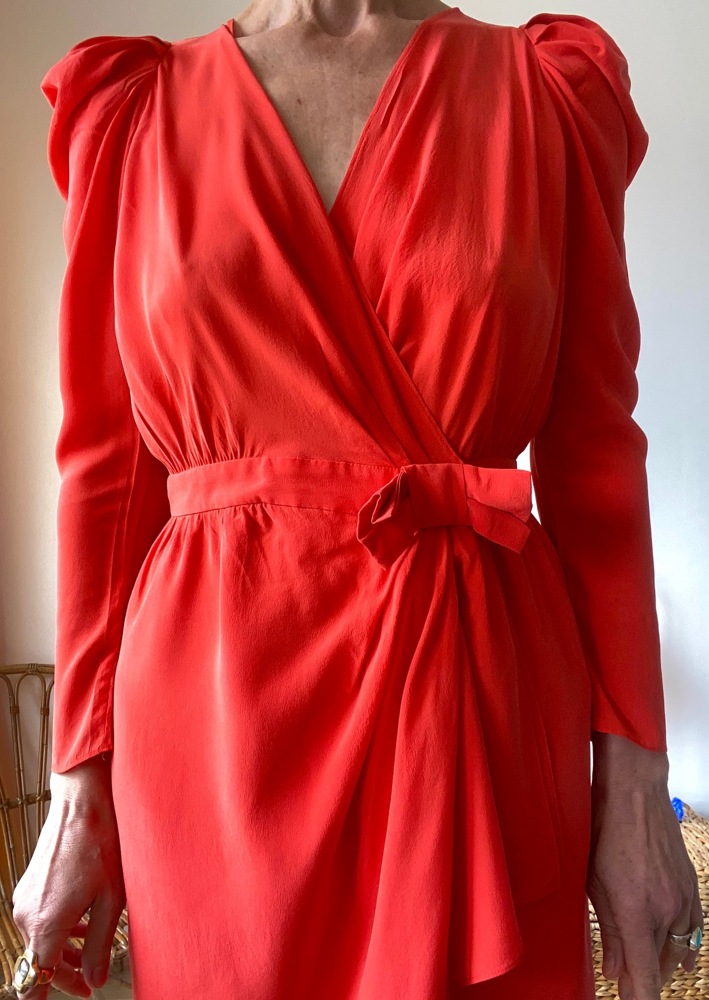 Tara Jarmon Sublime Robe-portefeuille drapée en soie