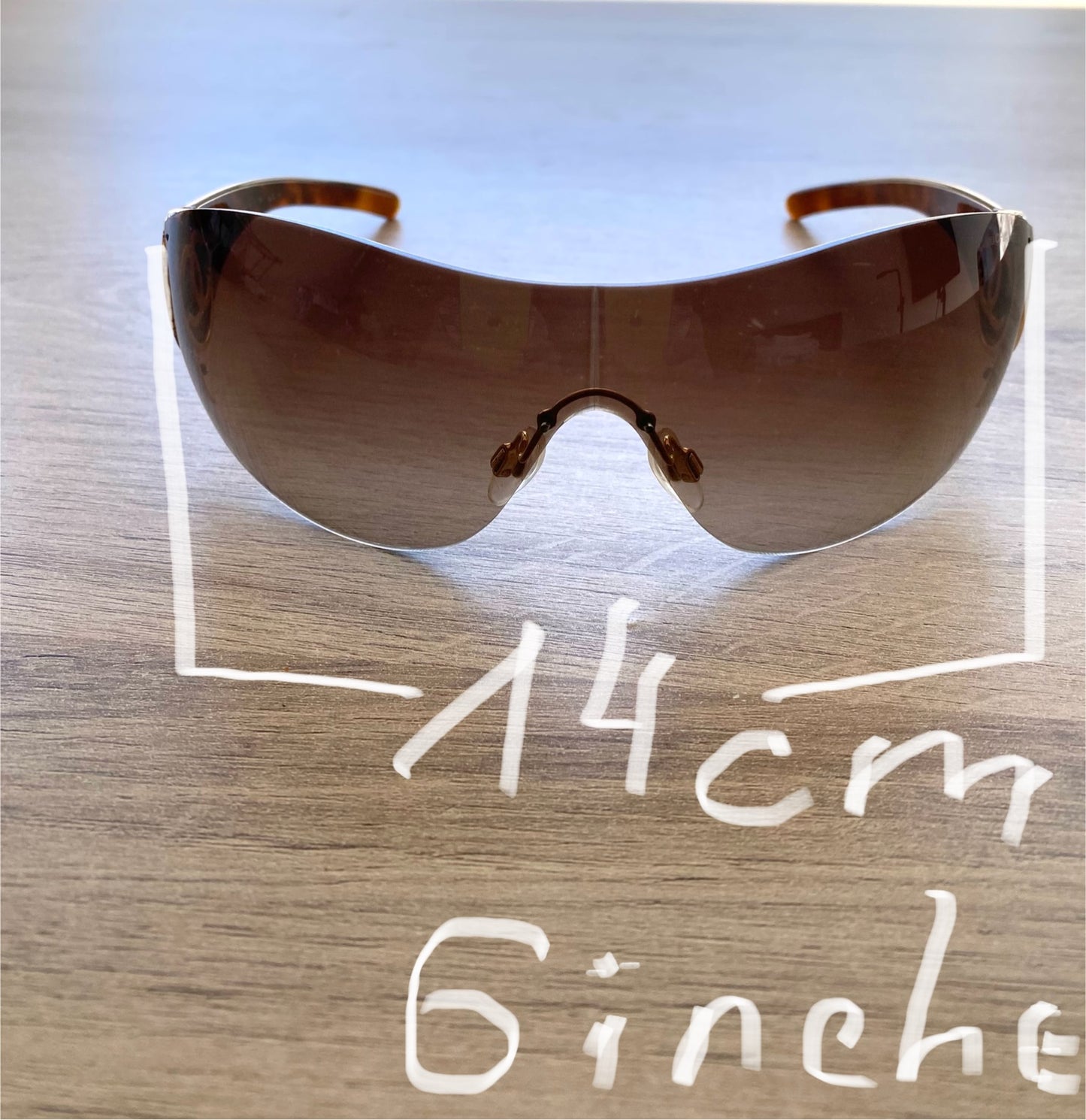 Chanel, lunettes de soleil des années 2000 en très bon état