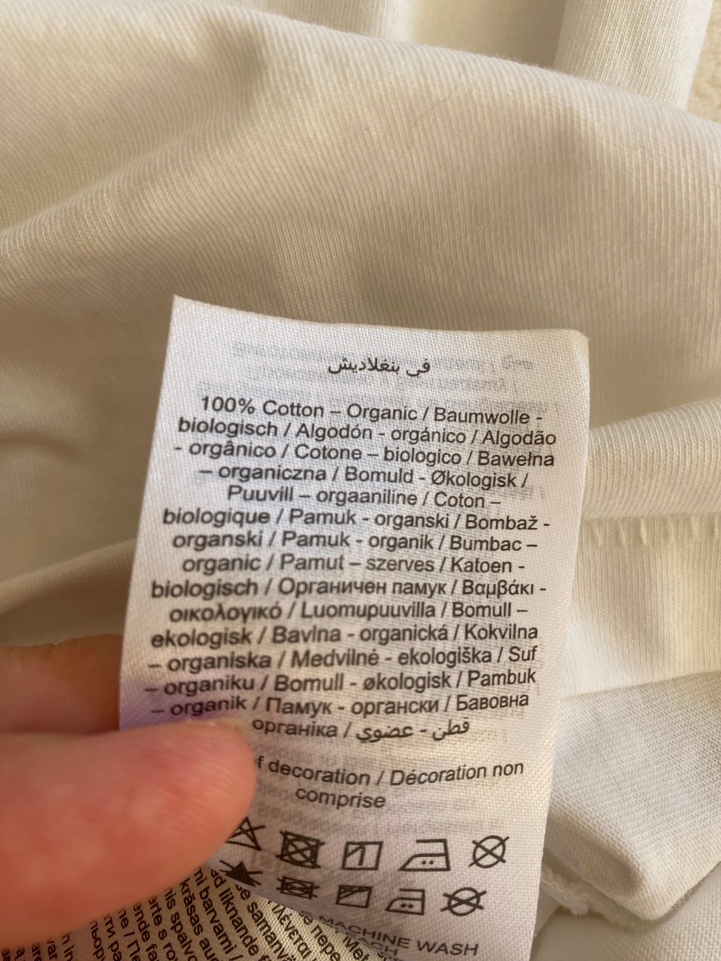 T-shirt en coton organique blanc avec un cœur doré scintillant