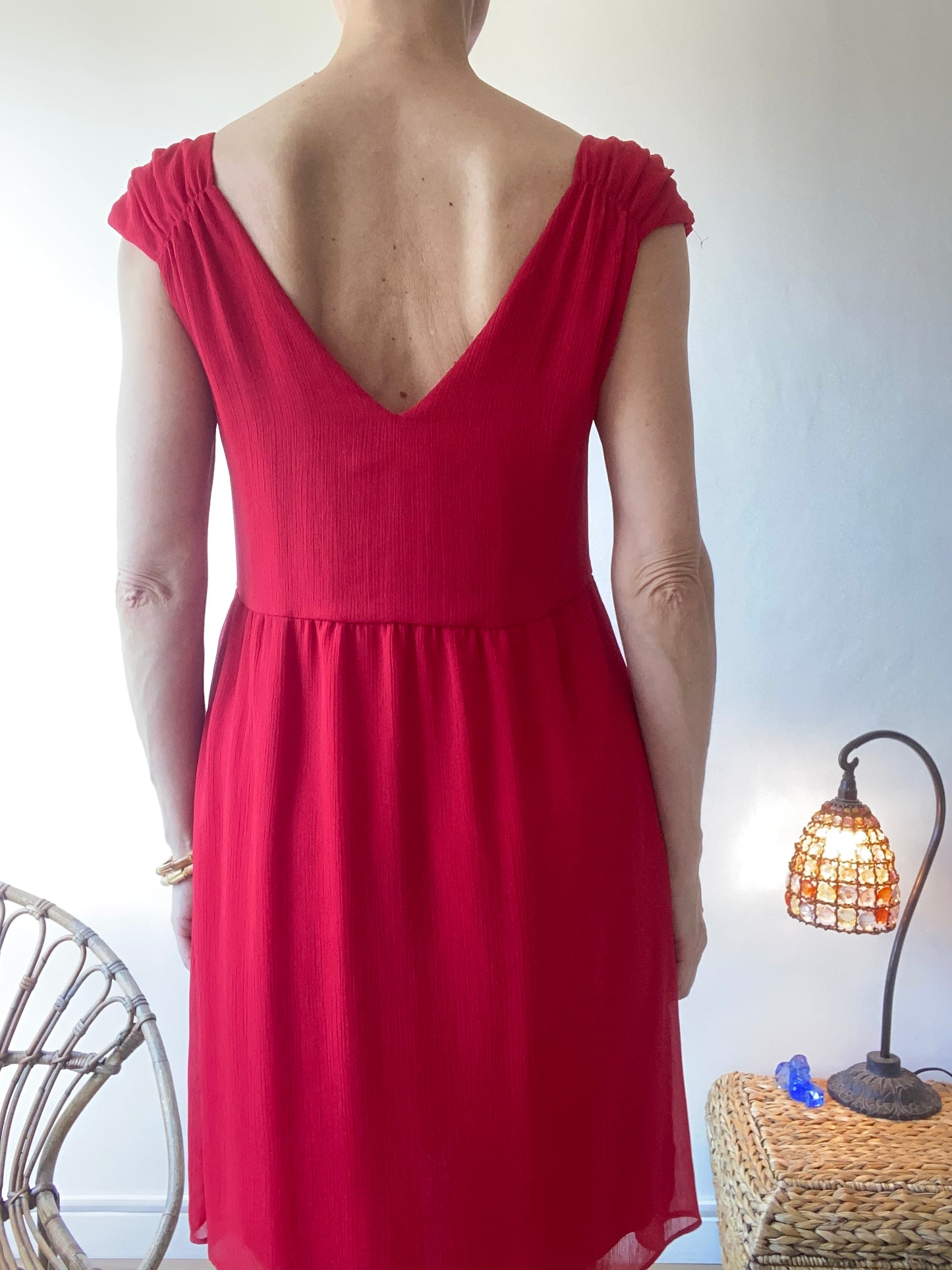 Belle robe rouge mini Dos échancré en crêpe micro-plis