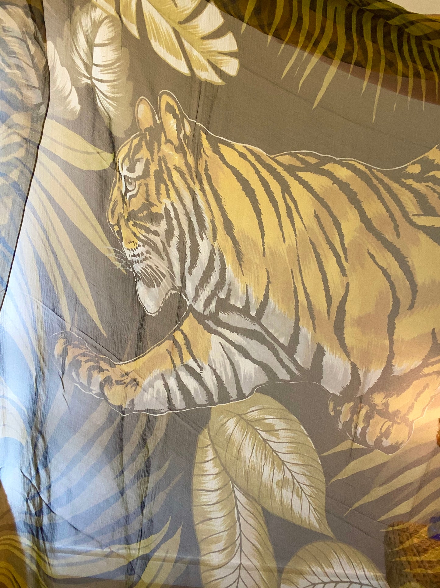 Rare! Pierre Baccara magnifique Foulard en mousseline transparent très Grand Imprimé tigres et plantes