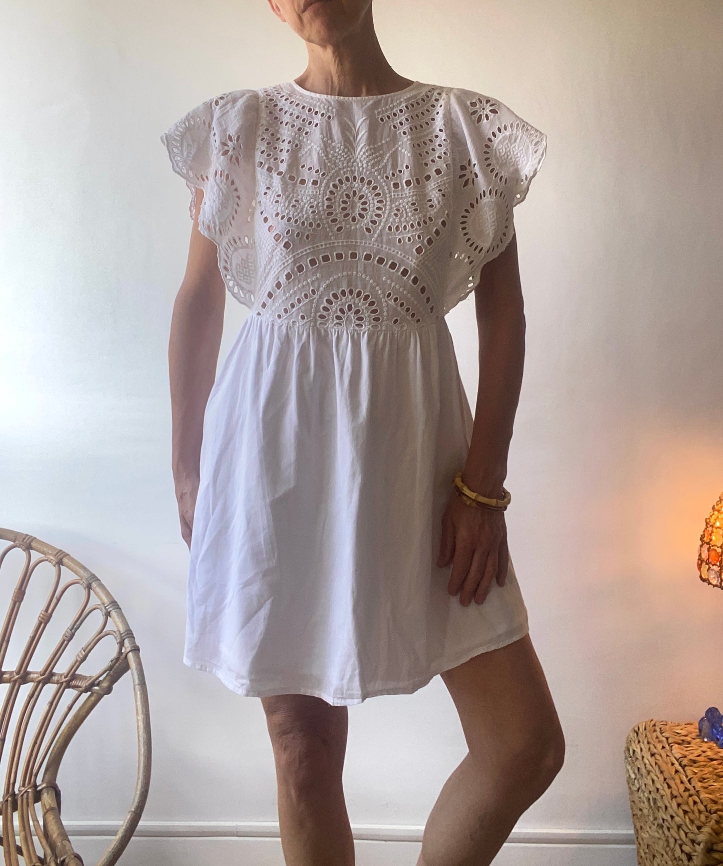 pleine de charme Robe à volants en coton blanc dentelle brodé