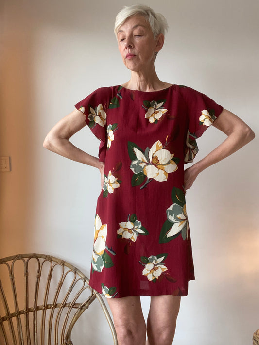 Parfaite Mini robe bordeaux au magnolias Dos ouvert