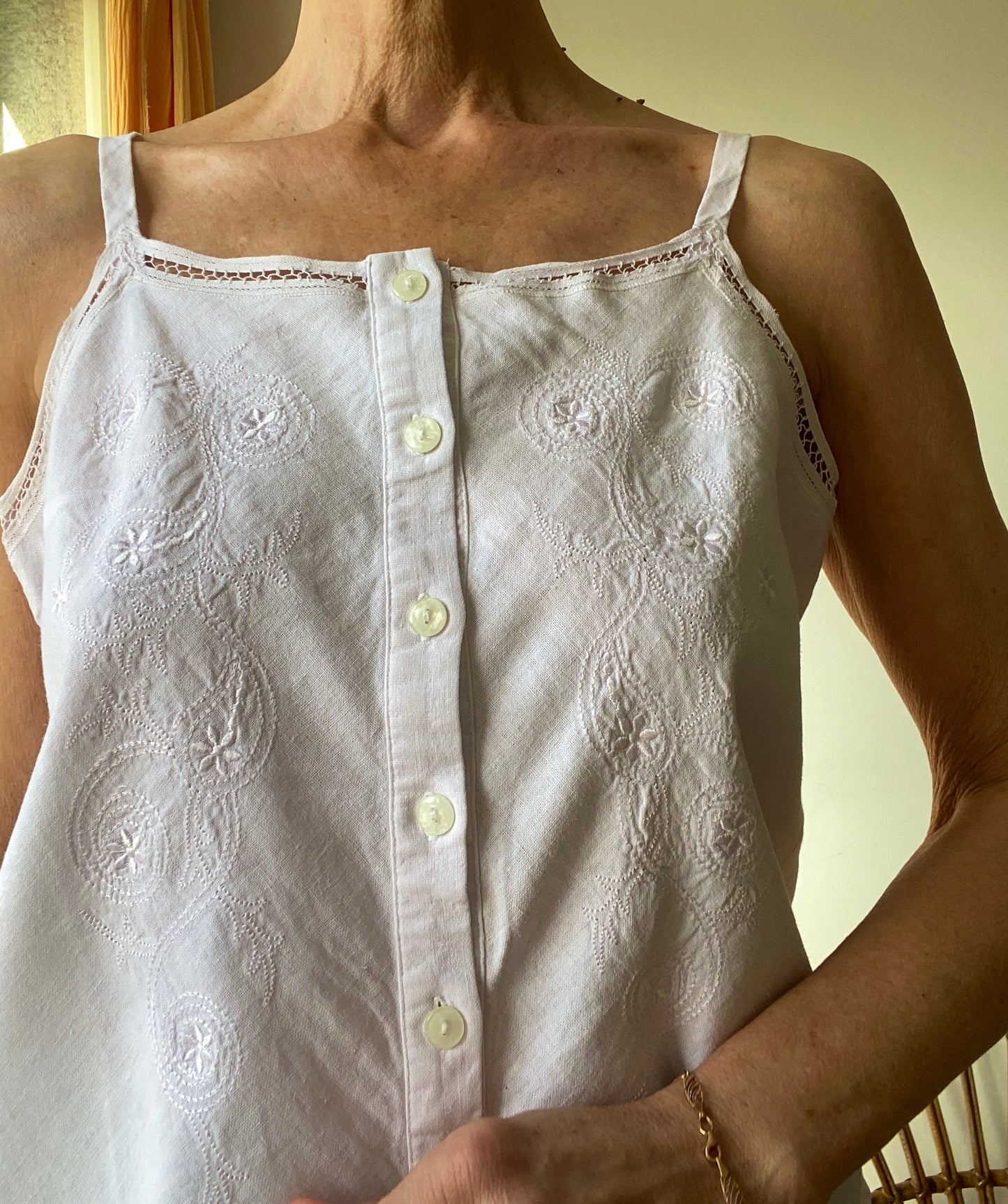 80s Lovely embroidered Linen blend Top camisole