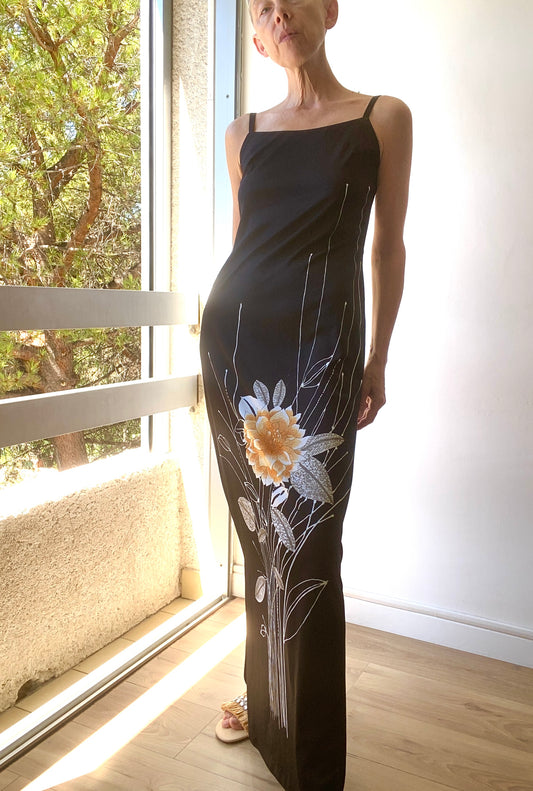 70s élégante maxi robe longue noire avec fleur orange brulée