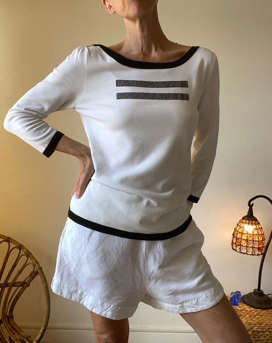 French boutique Beau et chic Top blanc et noir Avec rayures en sequins brodés