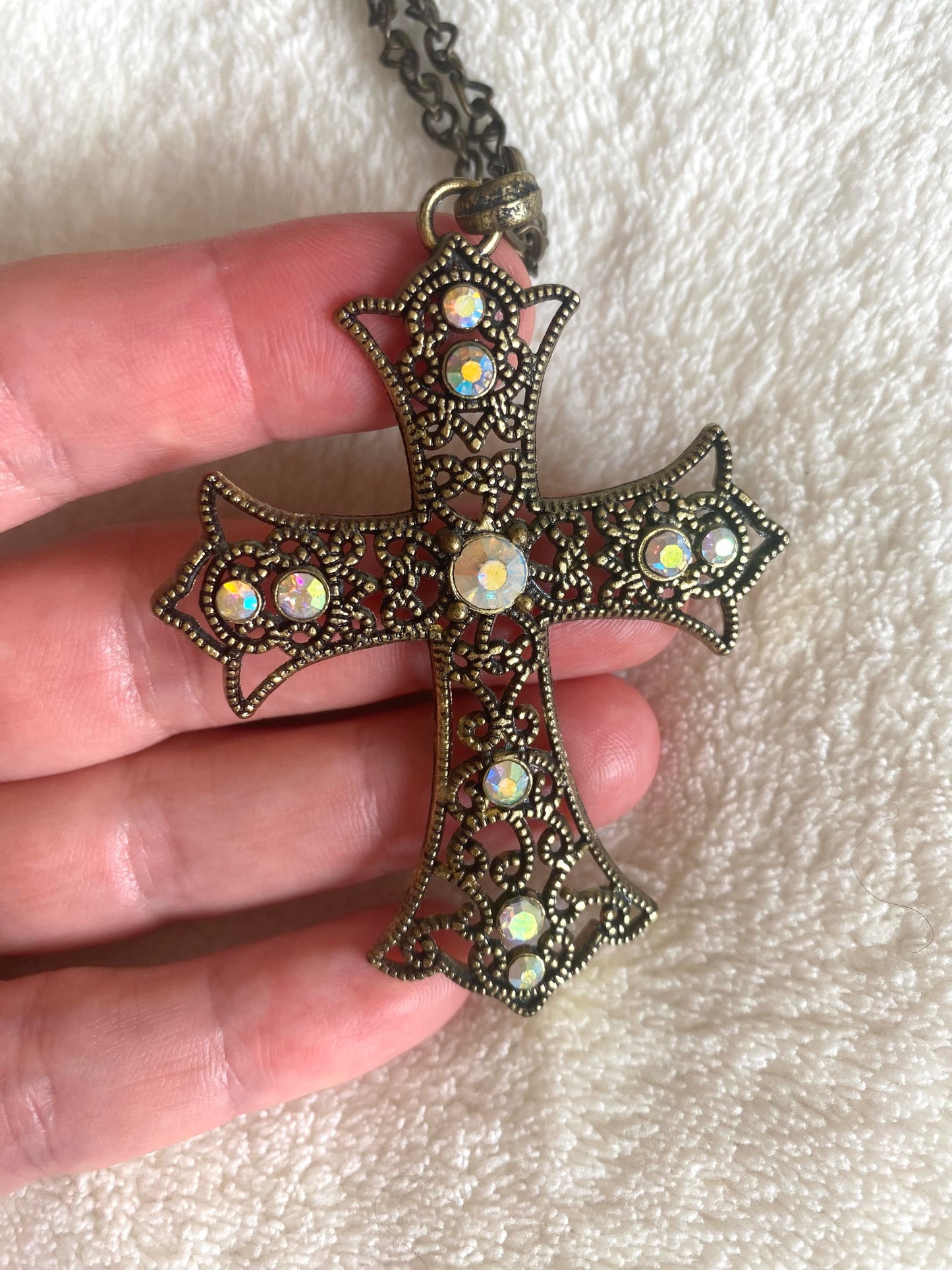 Pendentif en métal Croix baroque